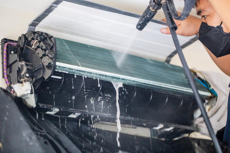 removing chemical from aircon with jet spray