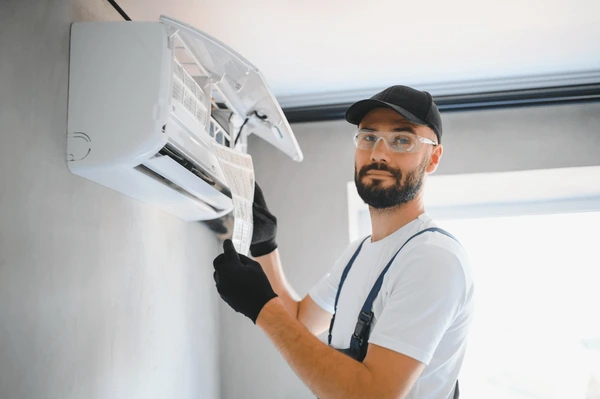 repairman fix air conditioning systems 600nw 2528614869